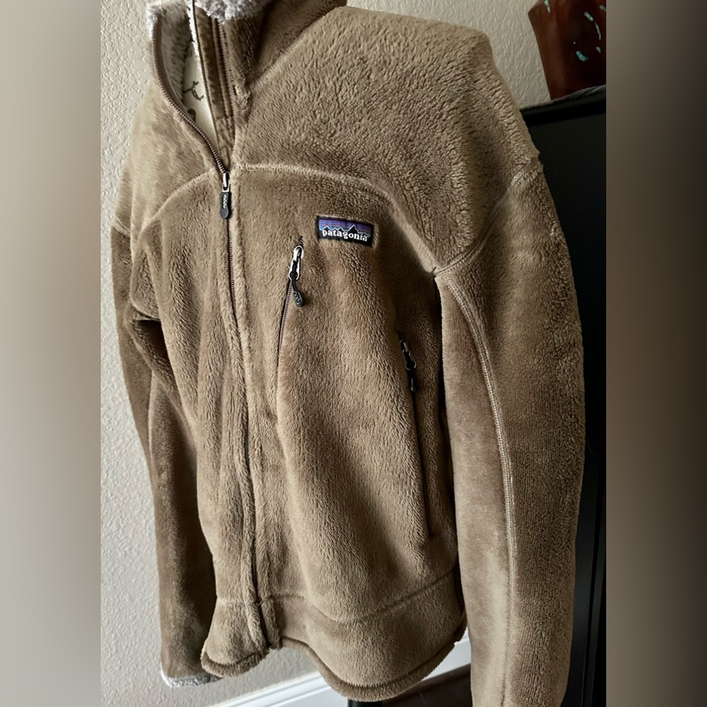 Patagonia Men’s Size M  R4 fleece jacket.  In excellent condition.